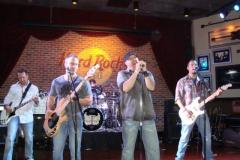 1383356_650111478362996_1141850515_n